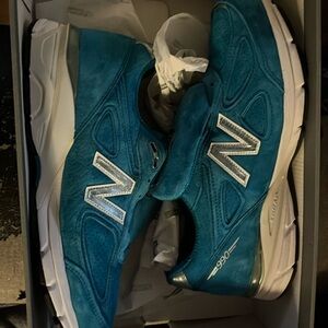 Blue new balances, size 12 women / 11 or 10 in men